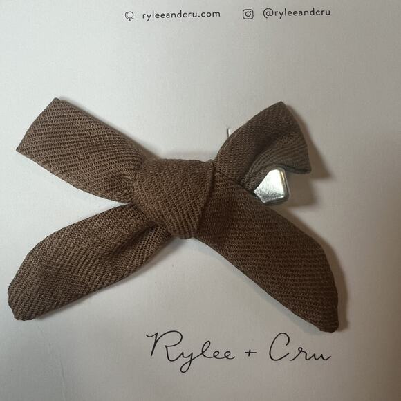 Rylee + Cru Caramel New Hair Clip Bow - Picture 1 of 2